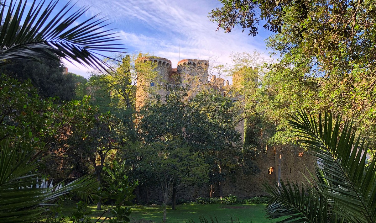 Castillo de Juego de Tronos en Canet de Mar y alrededores | El Mundo de  George, image size:1200x711